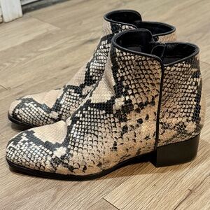 Aquatalia Fuoco Snake Print Ankle Boots Size 8